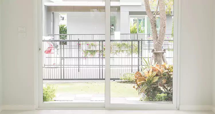 Balcony Screen Door Repair in Maitland, FL