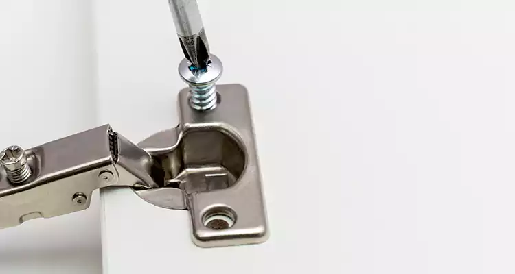 Screen Door Hinge Repair in Maitland, FL