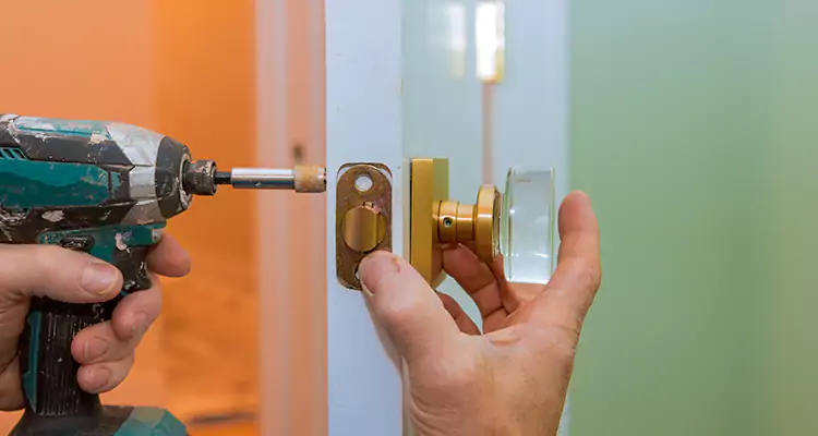 Broken Door Knob Fix in Maitland, FL