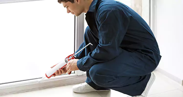 Window Glass Caulk Repair in Maitland, FL