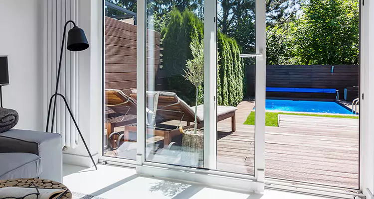 Fixing A Sliding Screen Door Roller in Maitland, FL