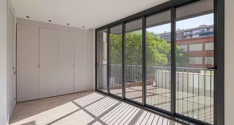 Fix Sliding Screen Door Track in Maitland, FL